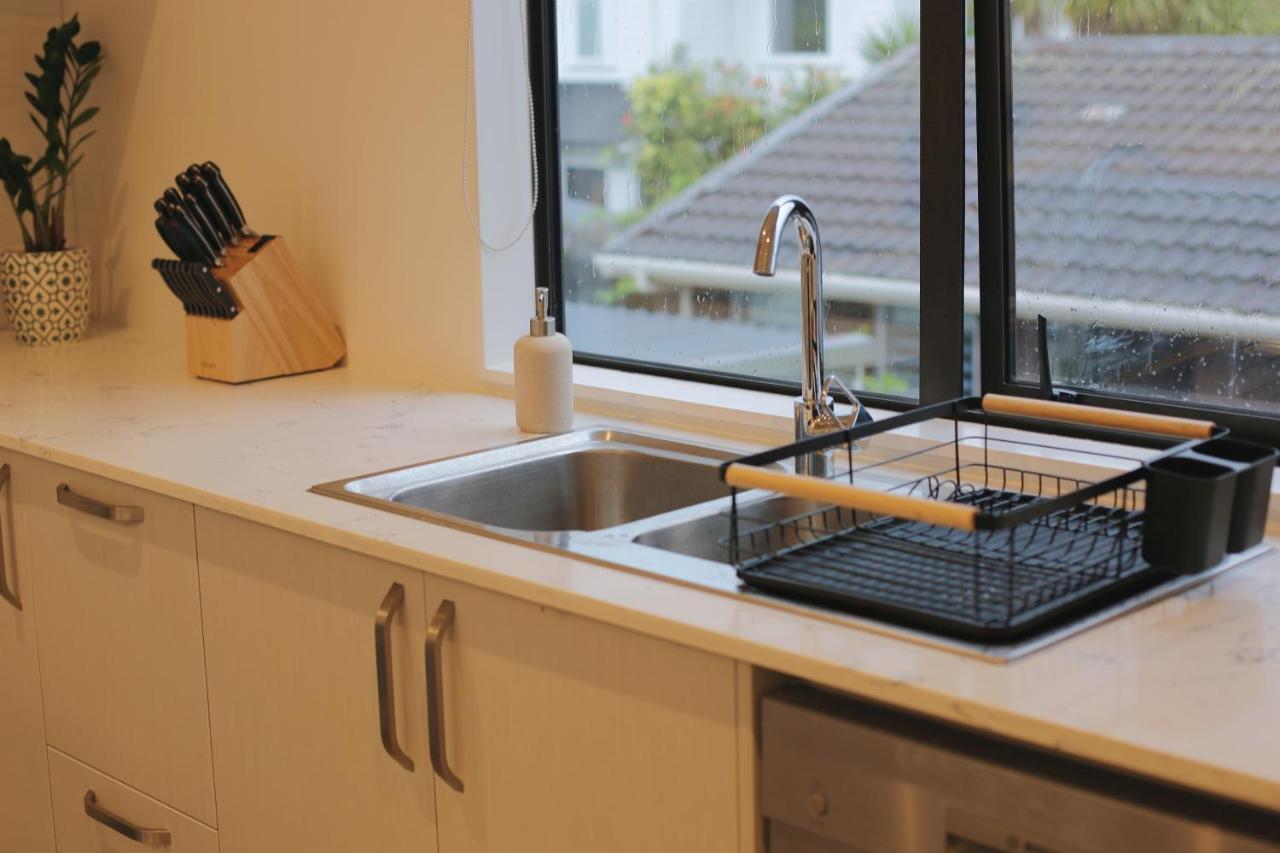 Cozy And Comfortable, Sunny Three-Storey Building Auckland Esterno foto